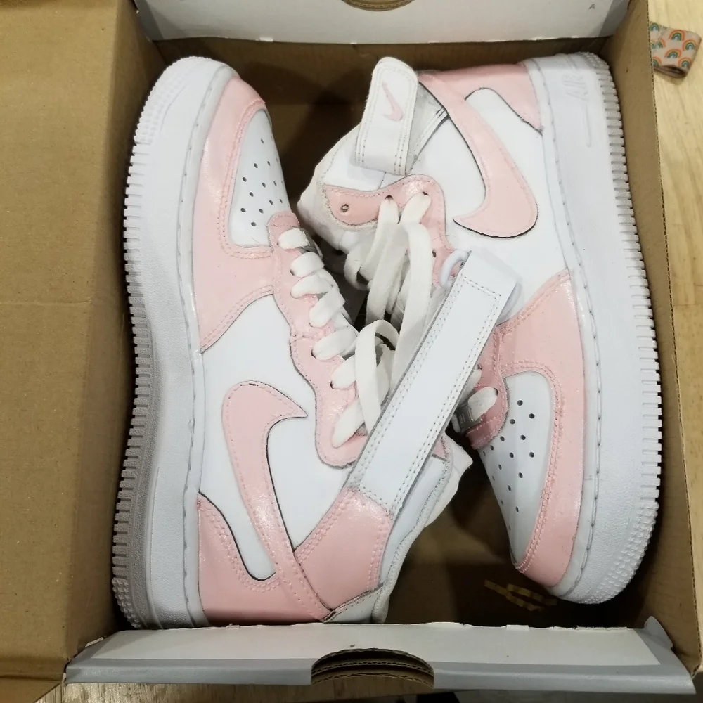 Custom Air Jordan 1 Light Pink - Picture 2 of 7